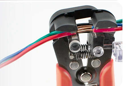 Strip, cut and crimp in one squeeze
